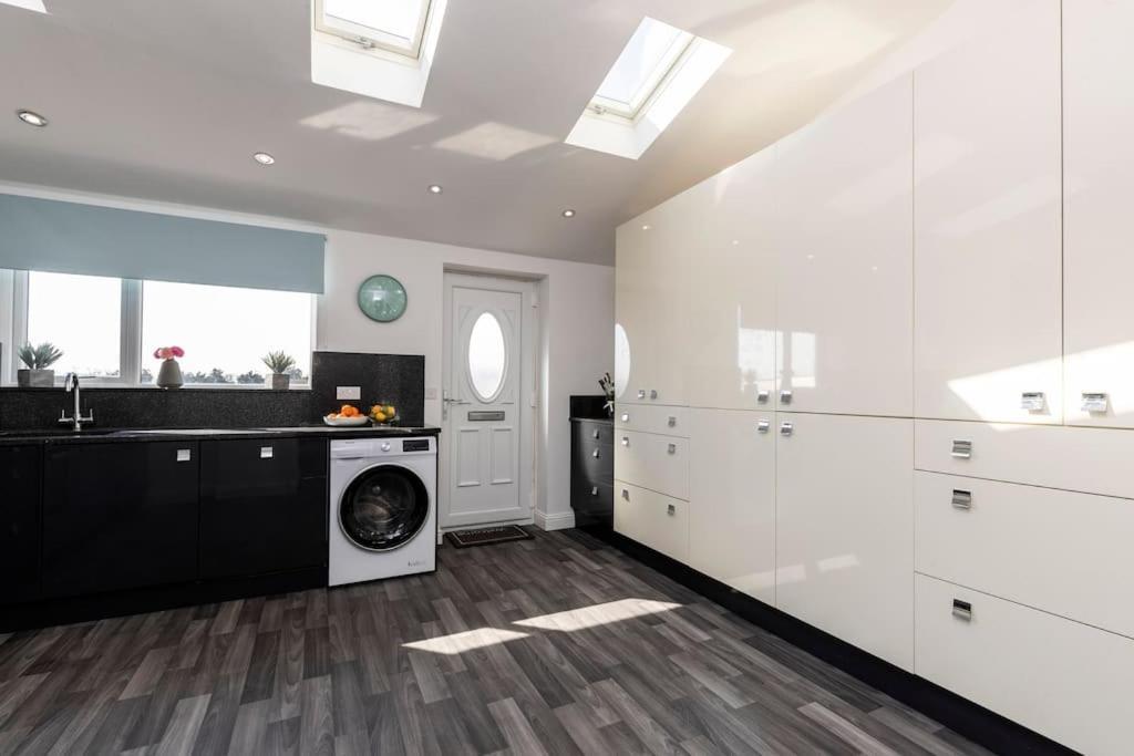 Auckland View - A Comfy & Spacious 4Bed With Views Coundon Exterior foto